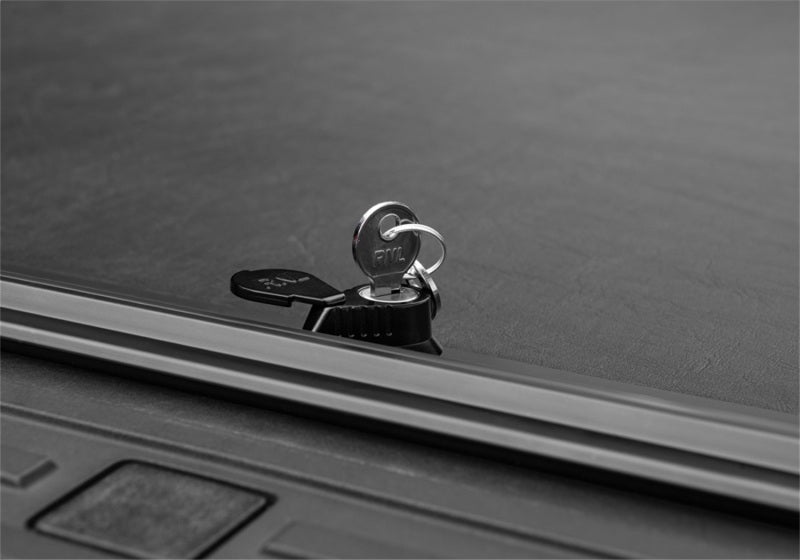 Roll-N-Lock 15-18 Ford F-150 SB 77-3/8in M-Series Retractable Tonneau Cover Roll-N-Lock